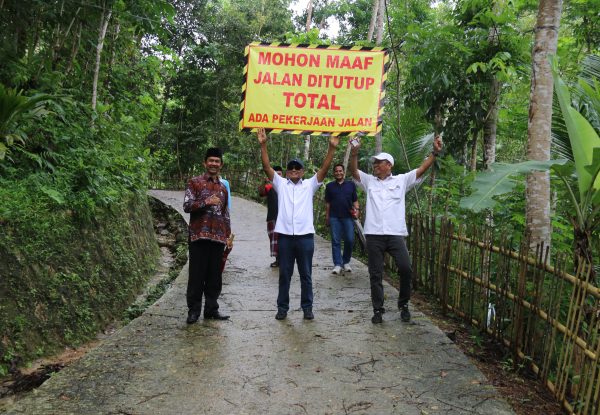 Jalan Curam di Kalirejo Kini Rata Beraspal