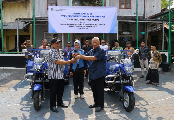 Subardi Serahkan Bantuan Kendaraan Pengangkut Sampah